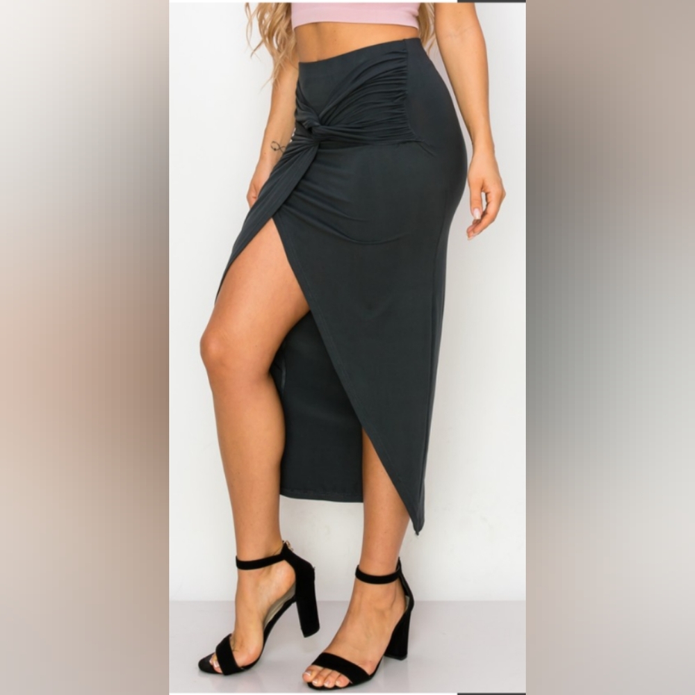 YELETE NWT Black Tulip Skirt With Front Knot Design & Front Split Size Small
